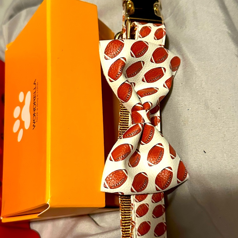 Wonderella football bow collar
